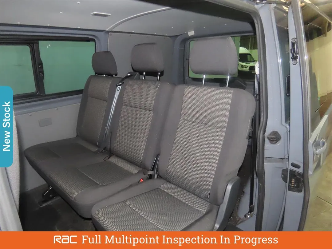 volkswagen transporter 20 tdi t30 highline kombi double cab 5dr diesel dsg fwd swb euro 6 ss 150 ps aetv123905 1 68de9649f1bca