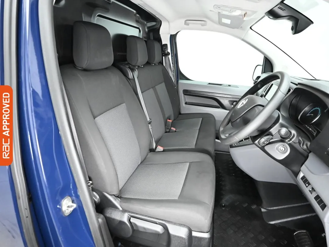 vauxhall vivaro electric 3100 75kwh dynamic panel van 6dr electric auto l2 h1 74kw charger 136 ps aetv125225 6925e2b4e28da