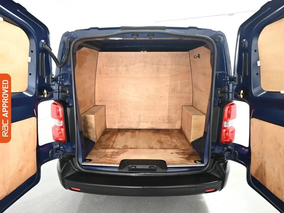 vauxhall vivaro electric 3100 75kwh dynamic panel van 6dr electric auto l2 h1 74kw charger 136 ps aetv125225 6925e2b6d4de3