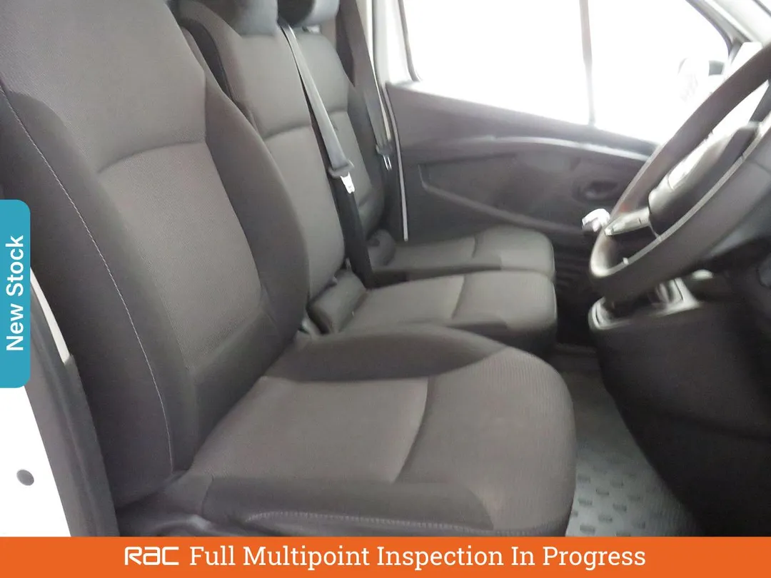 renault trafic 20 dci blue ll30 business panel van 5dr diesel manual l2 h1 euro 6 ss 130 ps aetv128591 6974941ac4514