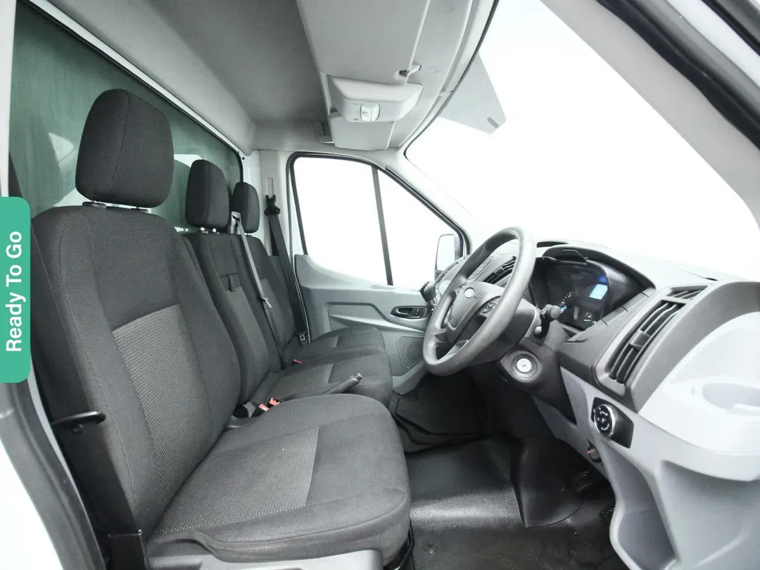 ford transit 20 350 ecoblue chassis cab 2dr diesel manual rwd l2 h1 euro 6 drw 130 ps aetv79710 1 6974947f7d93a