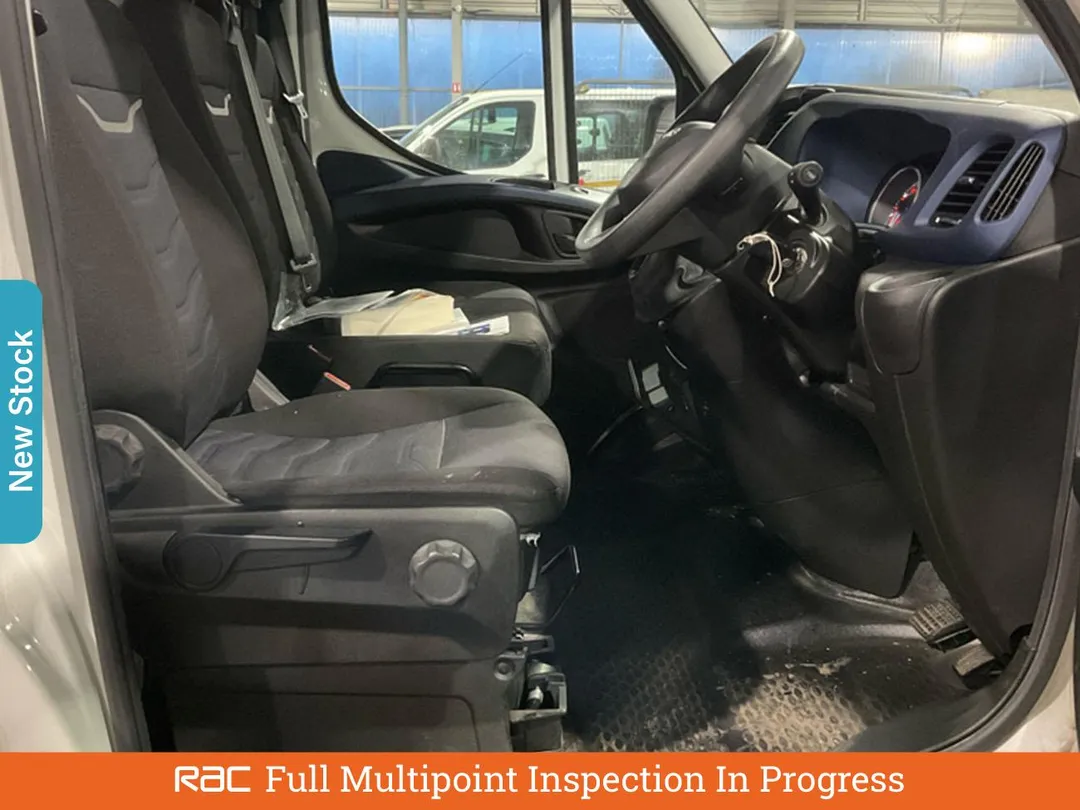 iveco daily 23d hpi 14v 35s 3520 panel van 5dr diesel himatic mwb h2 euro 6 ss 136 ps aetv129794 69996adee2dc9