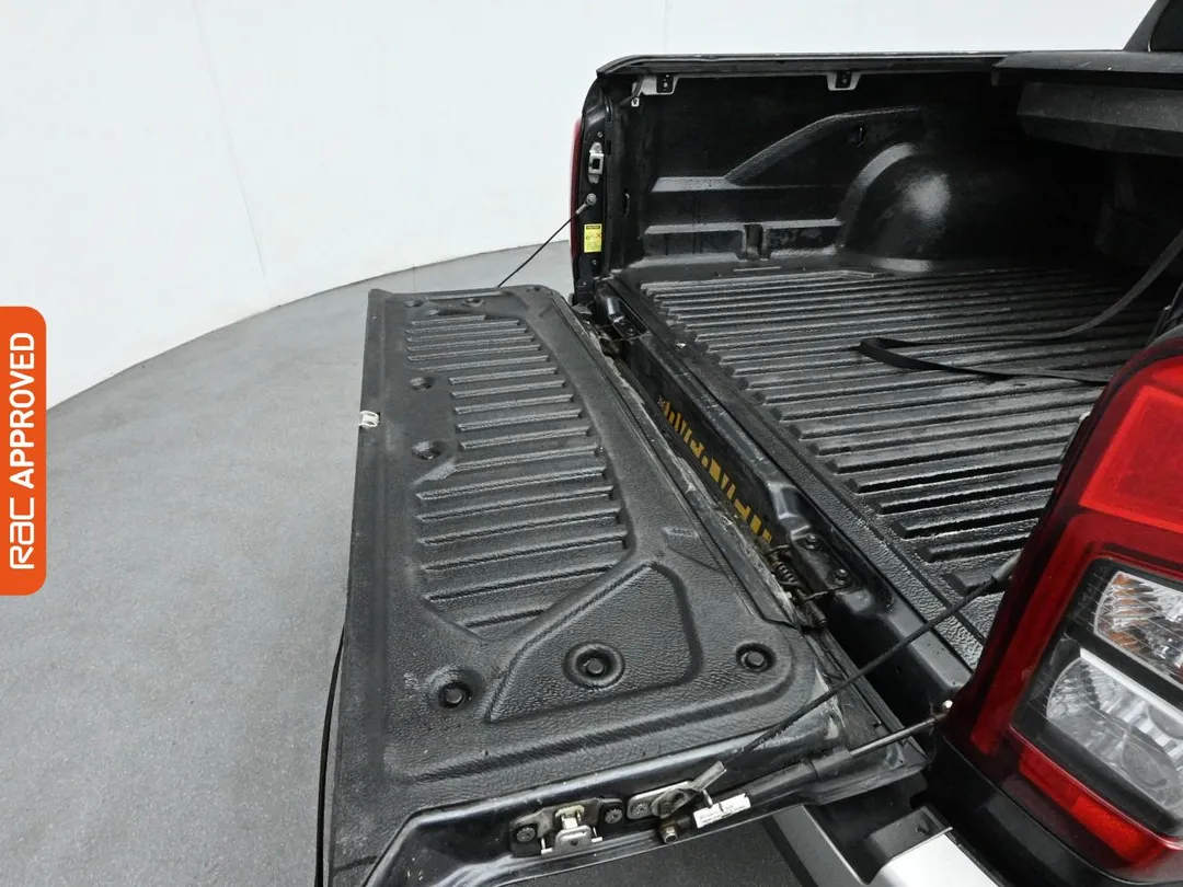 mitsubishi l200 22 di d dc barbarian pickup double cab 4dr diesel auto 4wd euro 6 ss 150 ps aetv129669 699c4cc4c4cb6