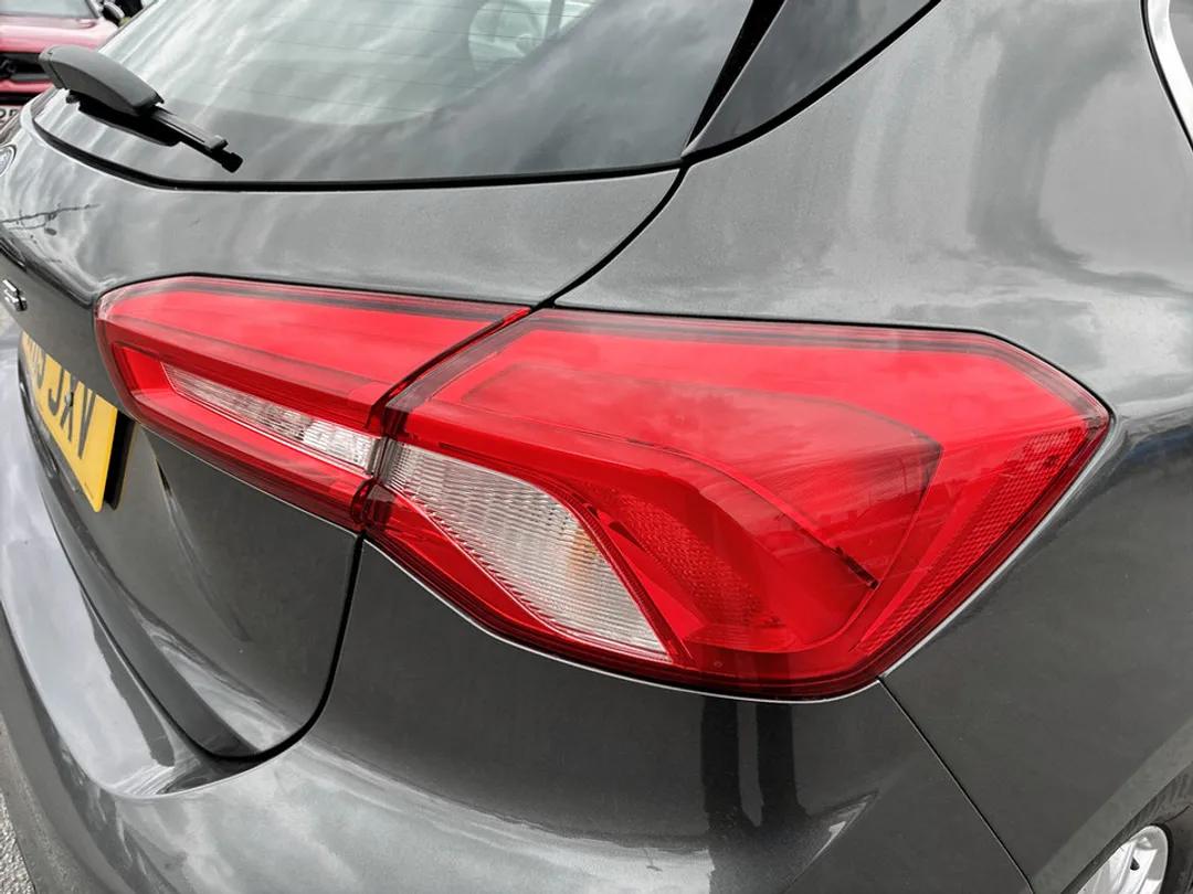 FORD FOCUS USED 1.0 ECOBOOST 125 TITANIUM 5DR AUTO ALLOYS SATNAV SENSORS PETROL AUTOMATIC...