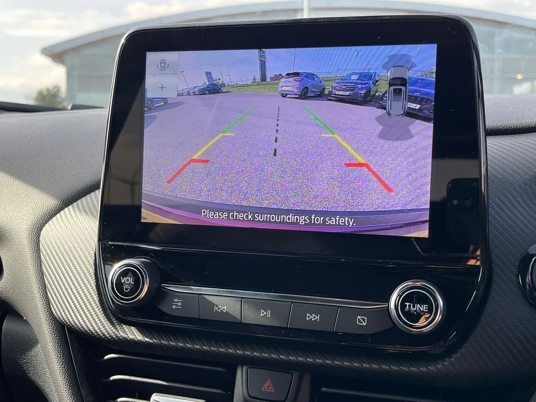 Ford Puma Ford Puma Vivid Ruby Edition Door