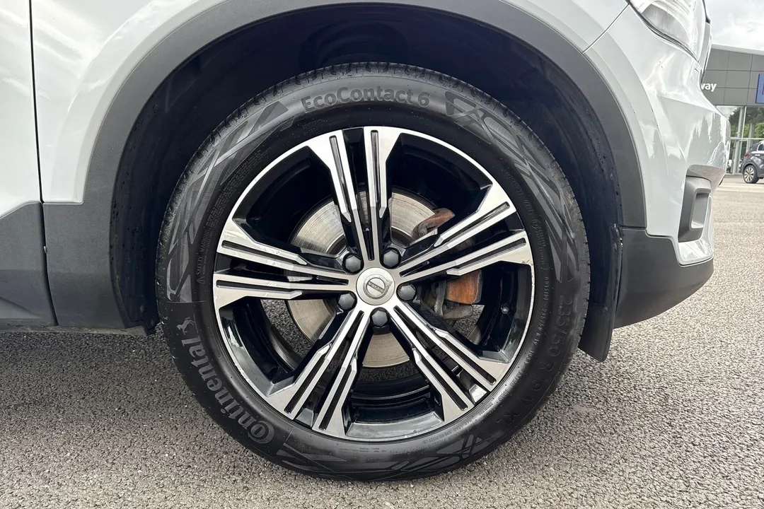 Volvo Xc40 2.0 B4 MHEV Inscription Pro Auto Euro 6 (s/s) 5dr