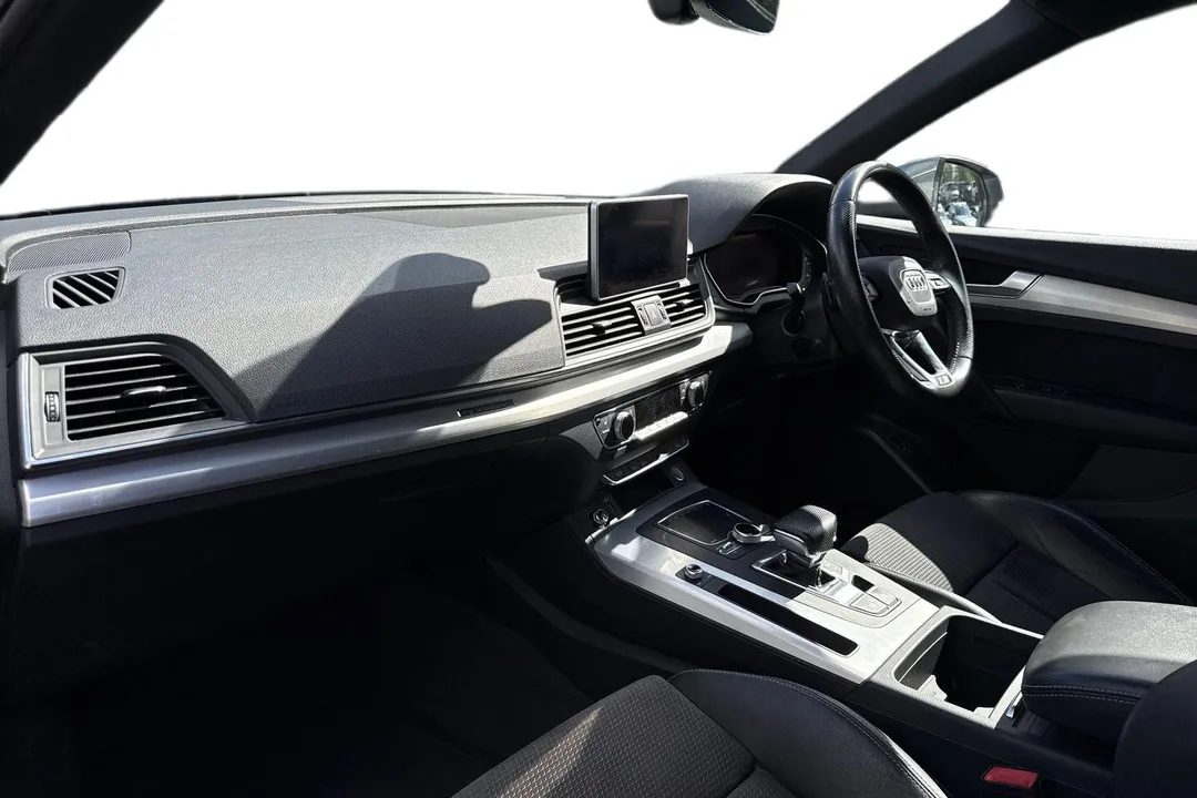 AUDI Q5 40 TDI Quattro S Line 5dr S Tronic
