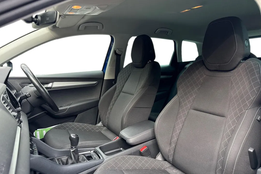 SKODA KAROQ 1.0 TSI SE 5dr