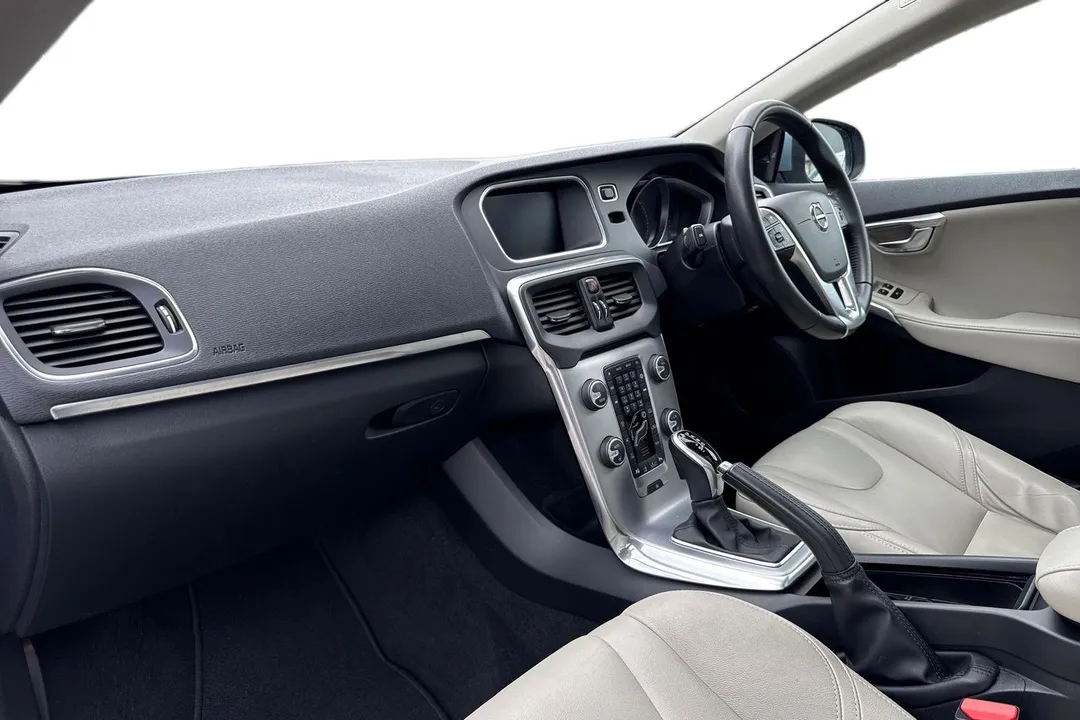 VOLVO V40 T3 [152] Inscription Edition 5dr Geartronic