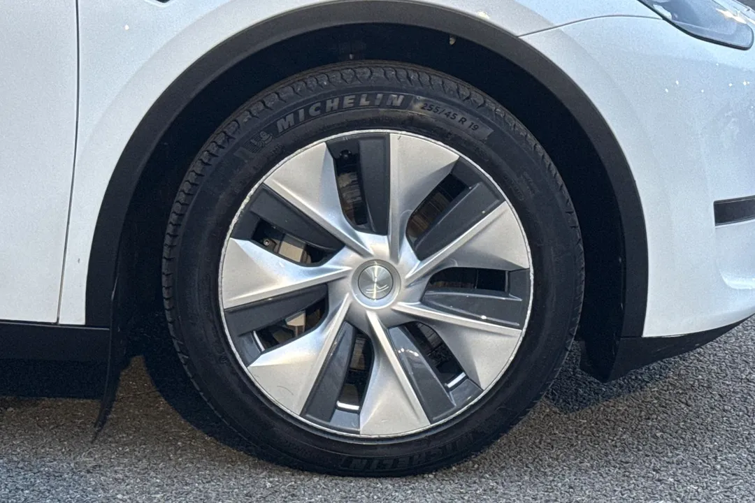 Tesla Model Y (Dual Motor) Long Range Auto 4WDE 5dr