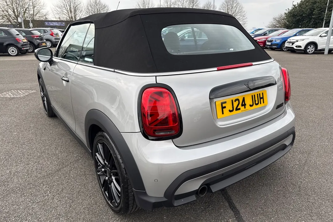 Mini Cooper Exclusive Auto 1.5 Cooper Exclusive Steptronic Euro 6 (s/s) 2dr