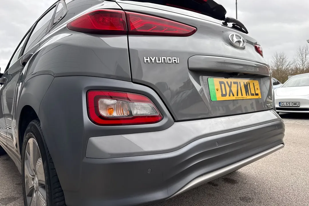 Hyundai Kona 64kWh Premium SE Auto 5dr (7kW Charger)