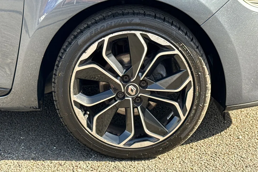 Renault Clio 0.9 TCe Iconic Euro 6 (s/s) 5dr