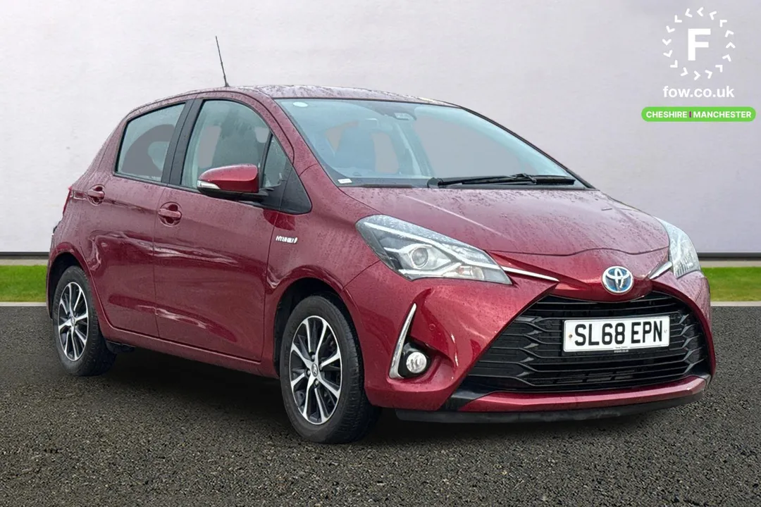 2018 Toyota Yaris 1.5 Hybrid Icon Tech 5dr CVT photo