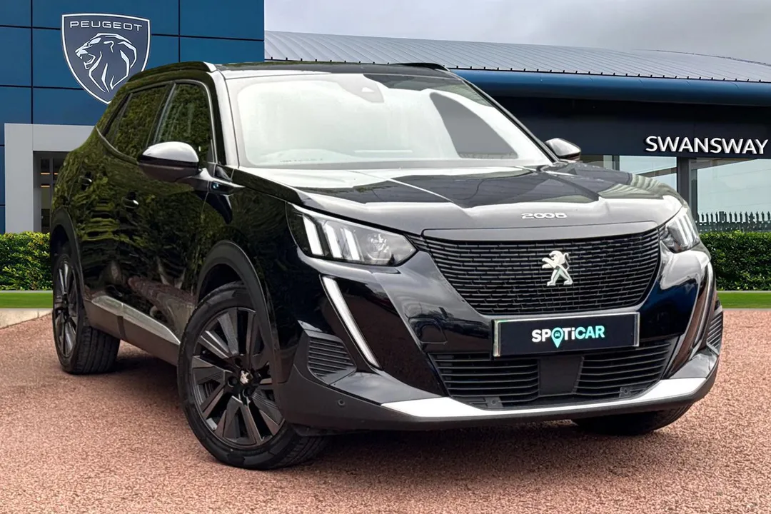 PEUGEOT e-2008 video thumbnail