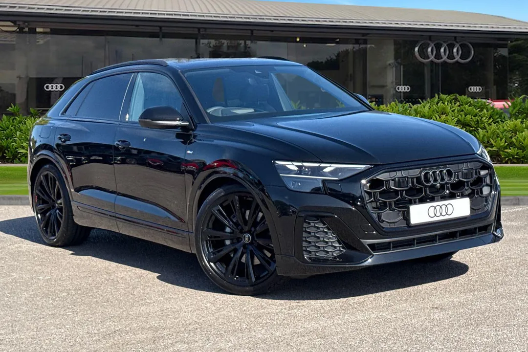 Audi Q8 video thumbnail
