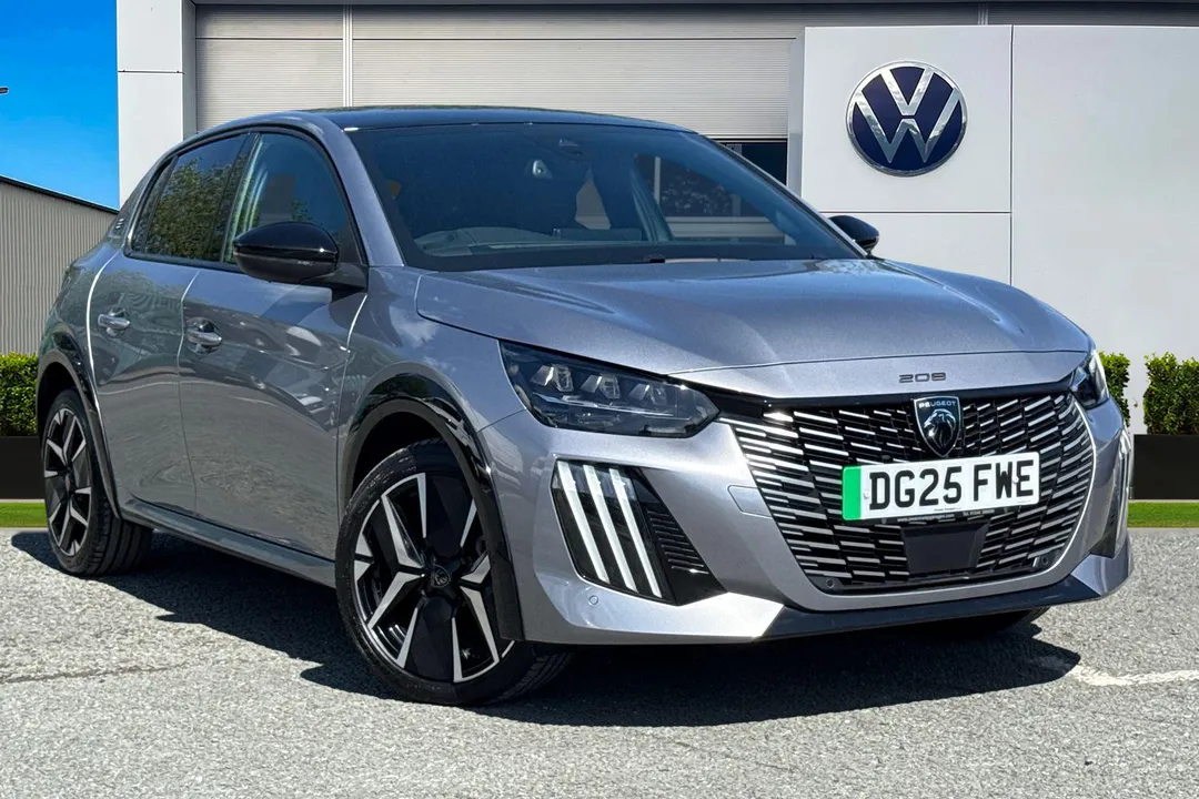 PEUGEOT e-208 video thumbnail