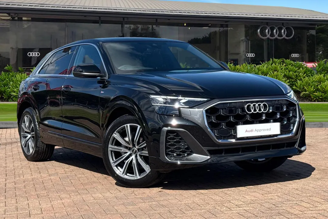 Audi Q8 video thumbnail