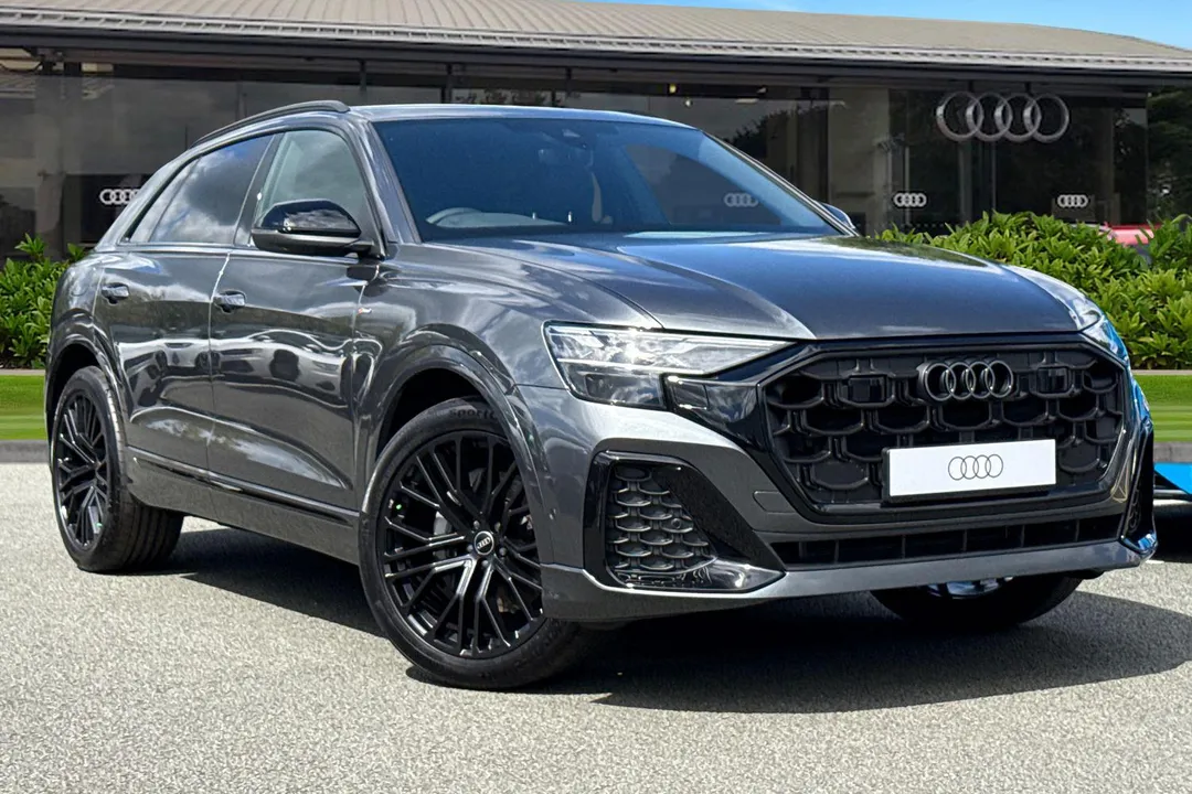 Audi Q8 video thumbnail