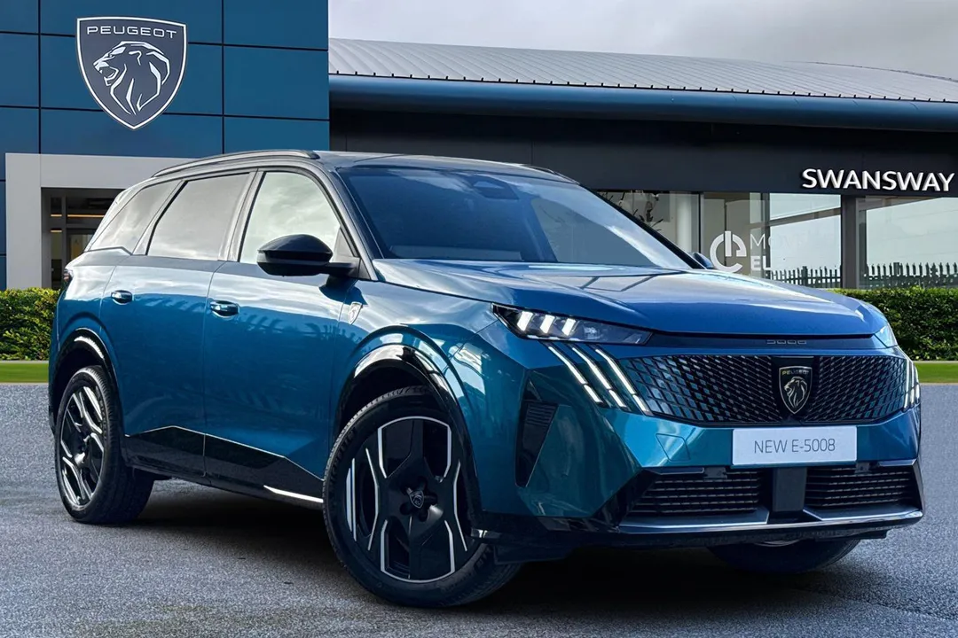 PEUGEOT E-5008 video thumbnail