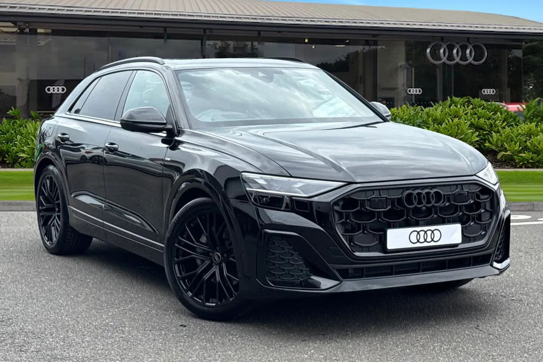 Audi Q8 video thumbnail