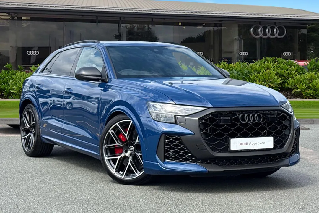 Audi RS Q8 video thumbnail