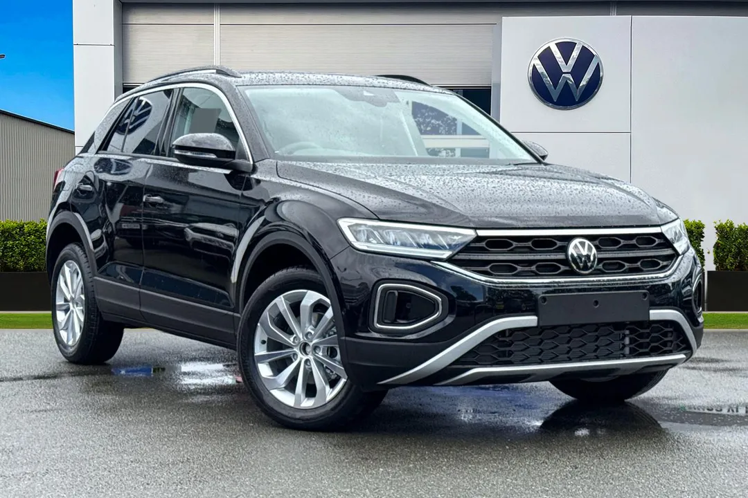Volkswagen T-Roc video thumbnail