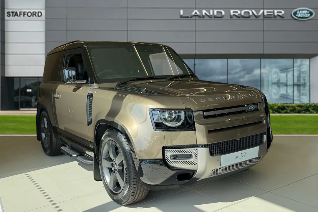 Land Rover Defender 90 video thumbnail