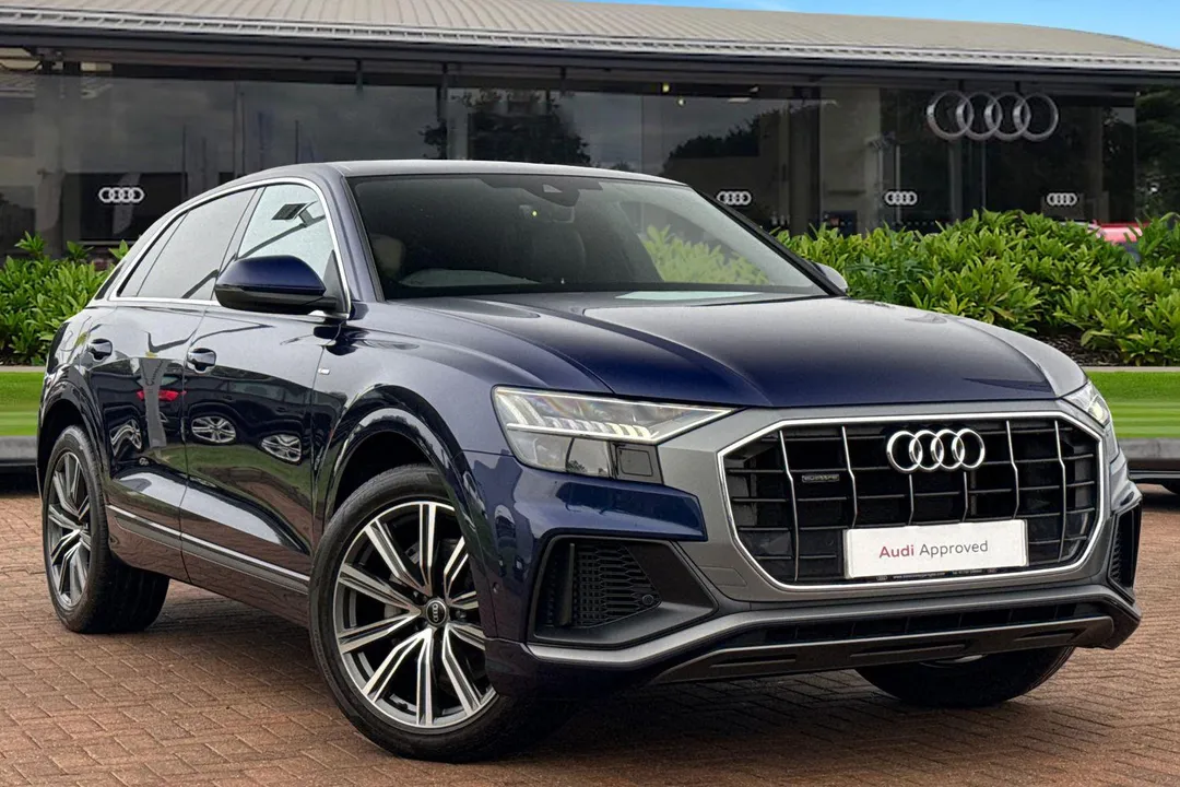 Audi Q8 video thumbnail