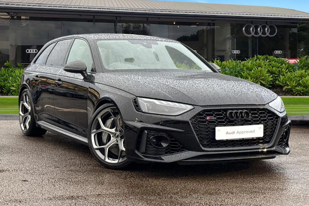 Audi RS 4 Avant video thumbnail