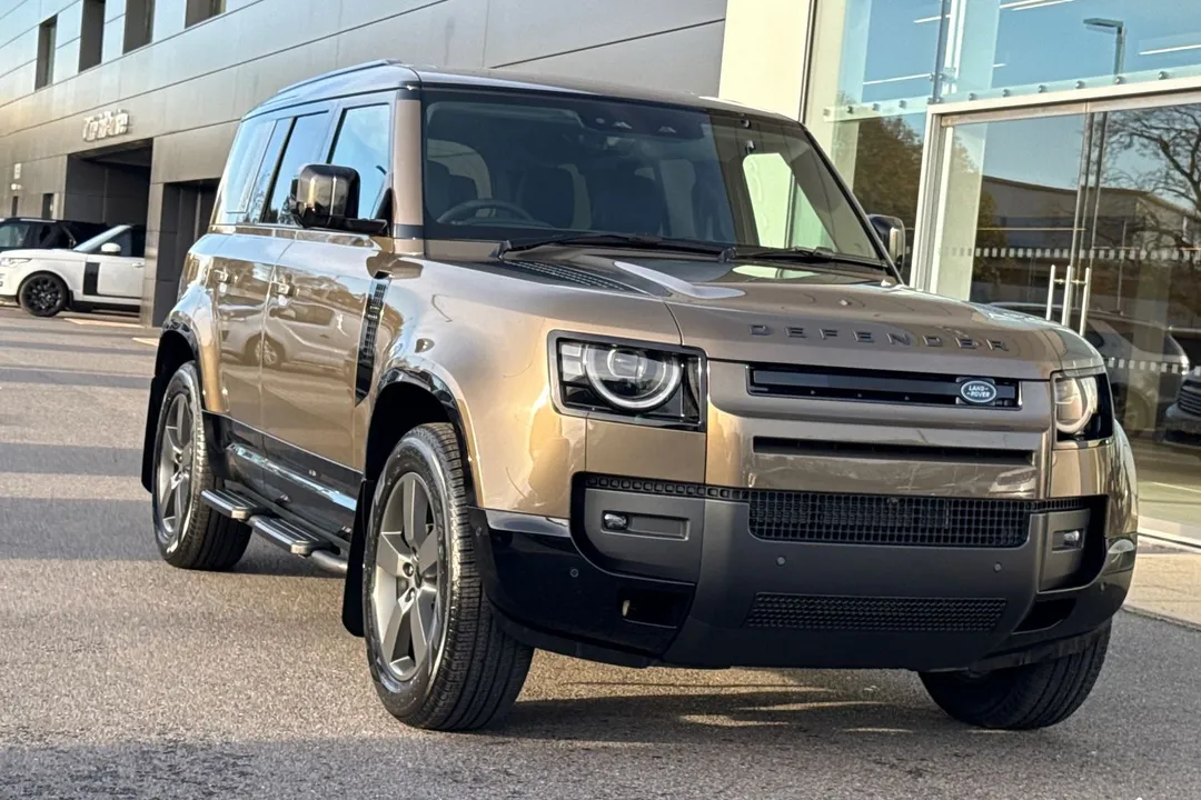 Land Rover Defender 110 video thumbnail