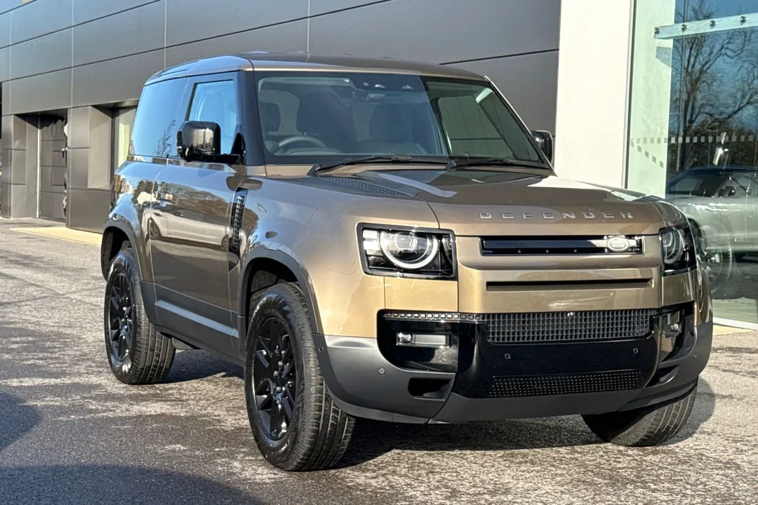 Land Rover Defender 90 video thumbnail