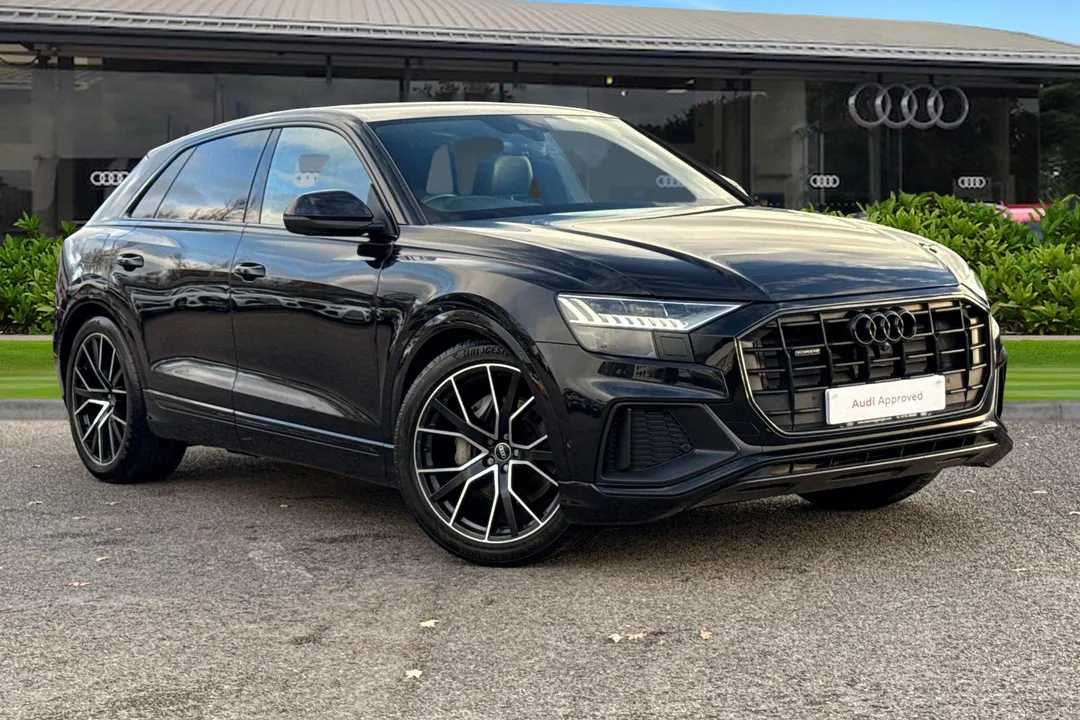 Audi Q8 video thumbnail