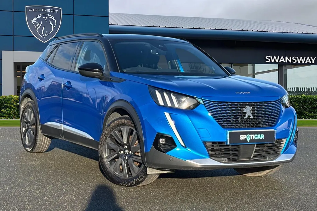 PEUGEOT e-2008 video thumbnail