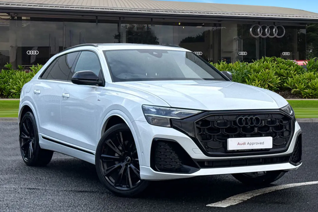 Audi Q8 video thumbnail