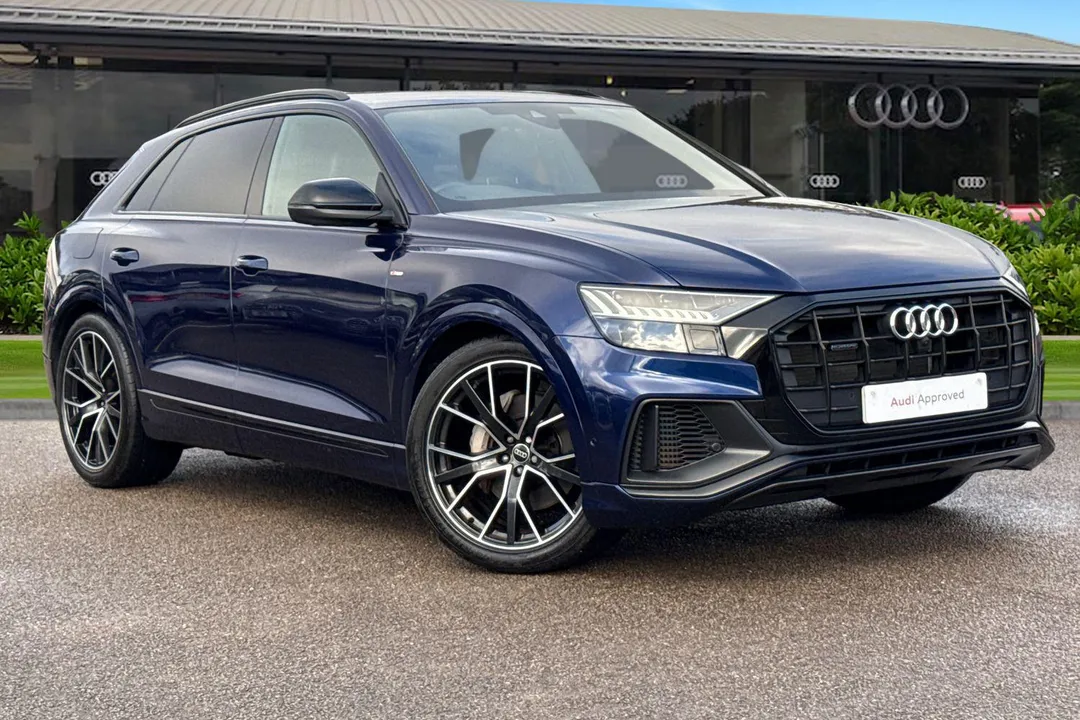 Audi Q8 video thumbnail