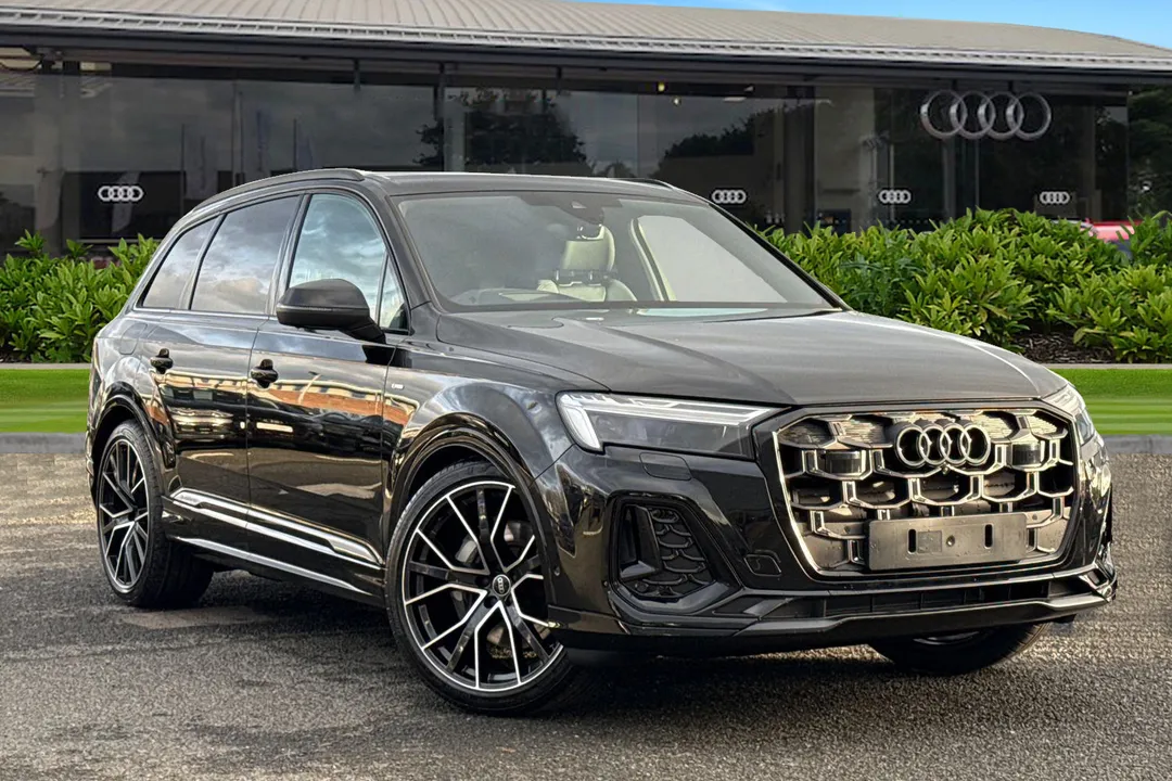 Audi Q7 video thumbnail