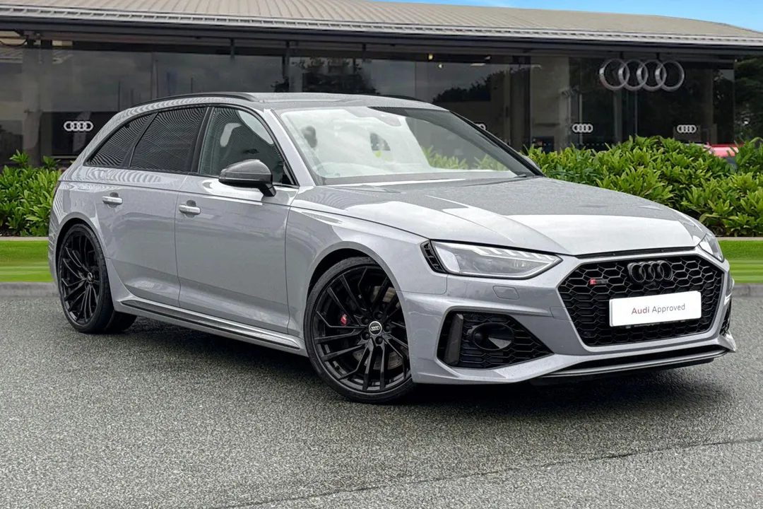 Audi RS 4 Avant video thumbnail