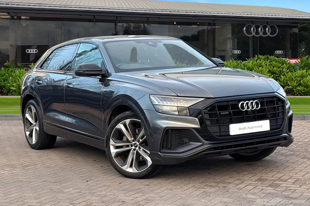 Audi Q8 video thumbnail
