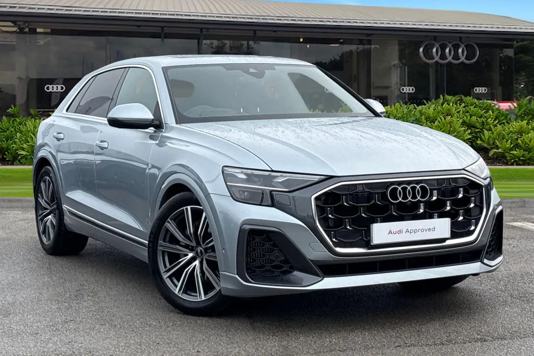 Audi Q8 video thumbnail