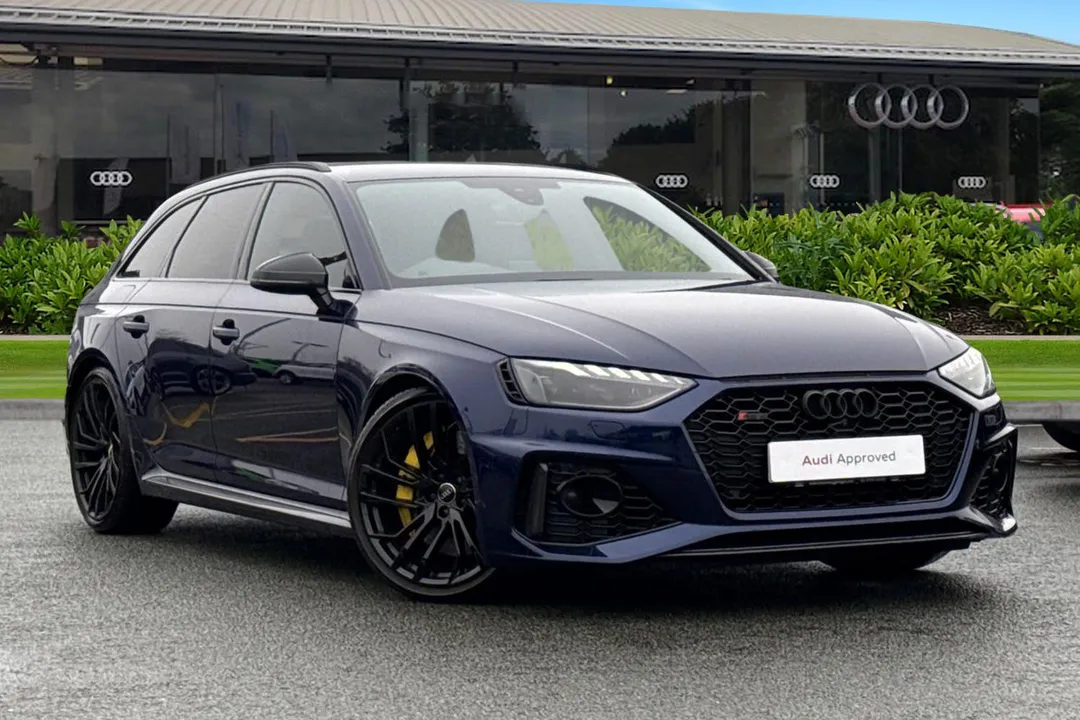 Audi RS 4 Avant video thumbnail