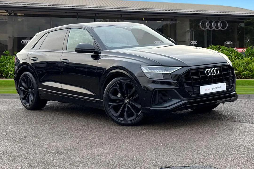 Audi Q8 video thumbnail