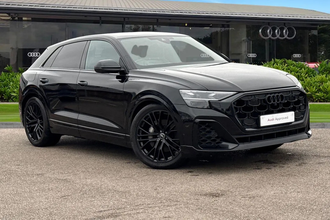 Audi Q8 video thumbnail