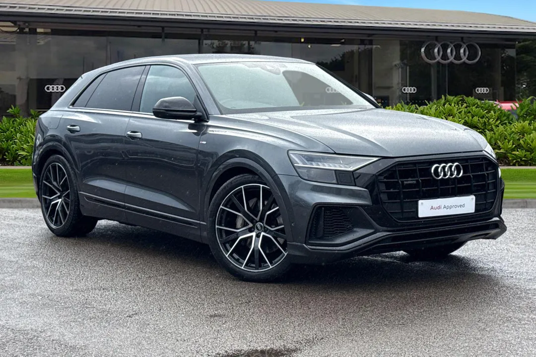 Audi Q8 video thumbnail