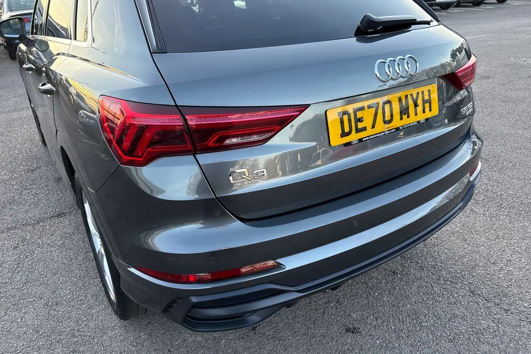 DE70MYH Audi Q3 S line 35 TDI quattro 150 PS 6-speed in stock at