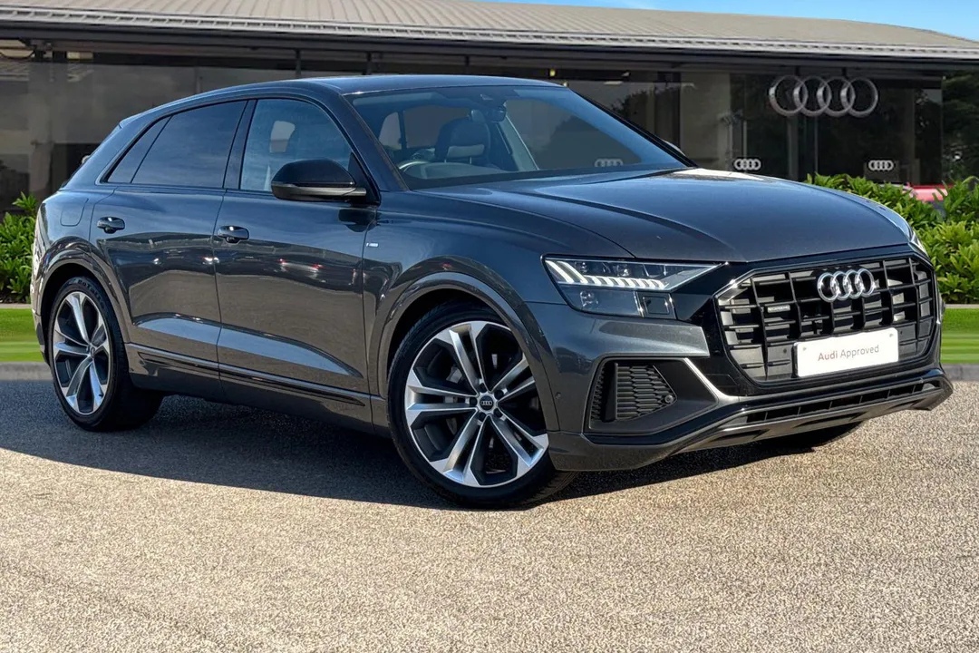 Audi Q8 video thumbnail