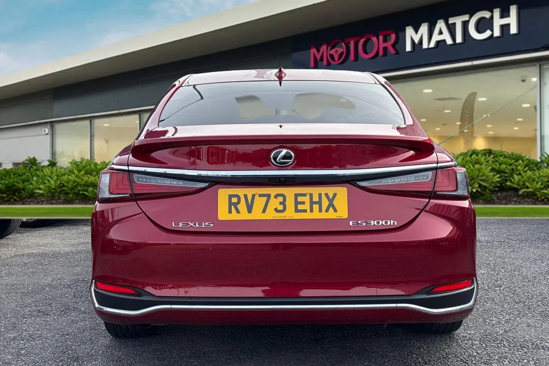 RV73EHX Lexus Es 2.5 300h E-CVT Euro 6 (s/s) 4dr in stock at Stoke