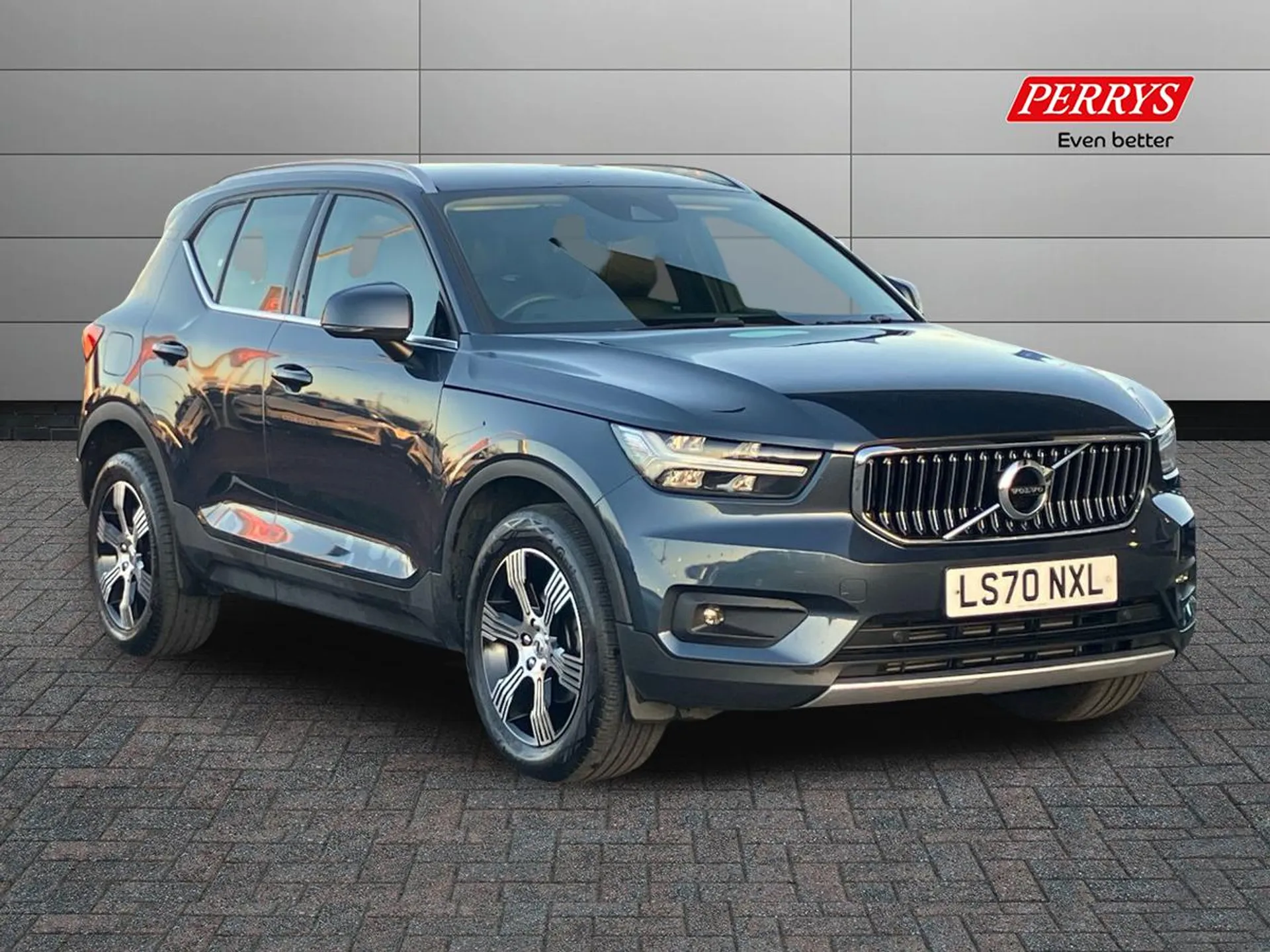 VOLVO XC40