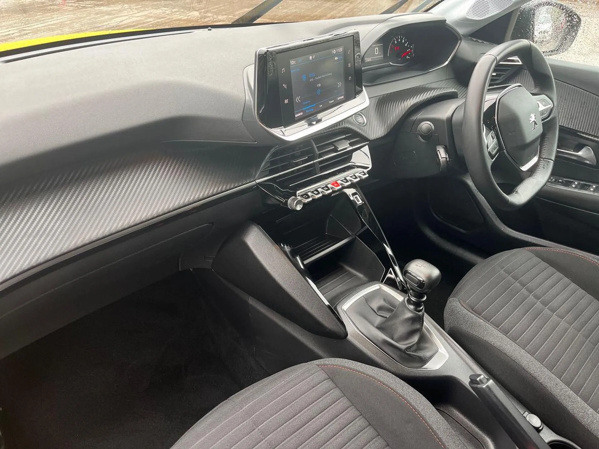 2023 Peugeot 208 thumbnail 2