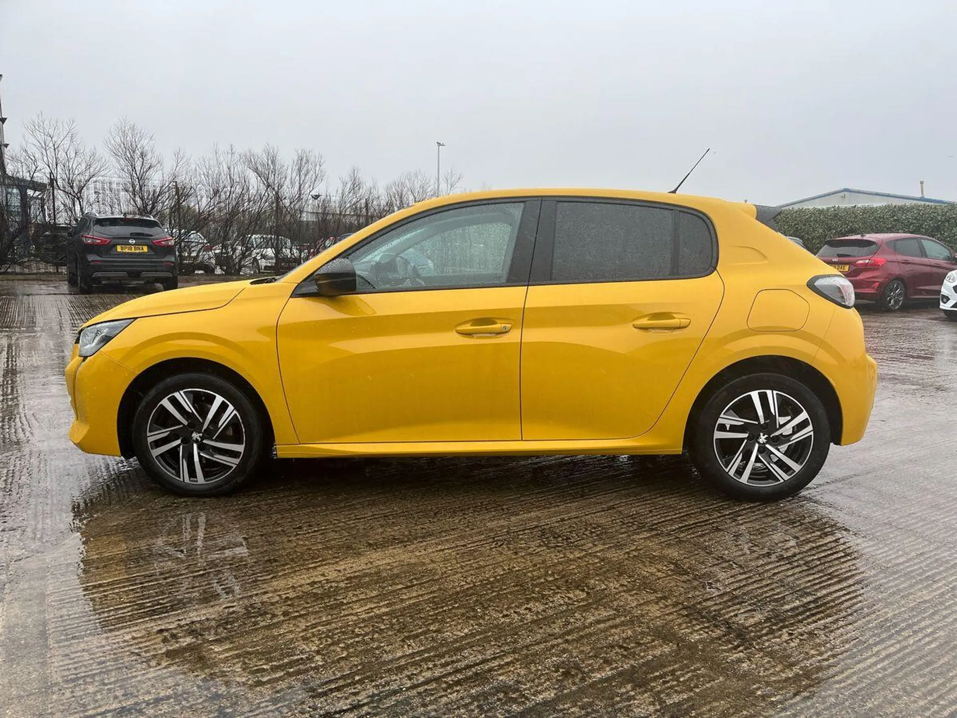 2023 Peugeot 208 thumbnail 6